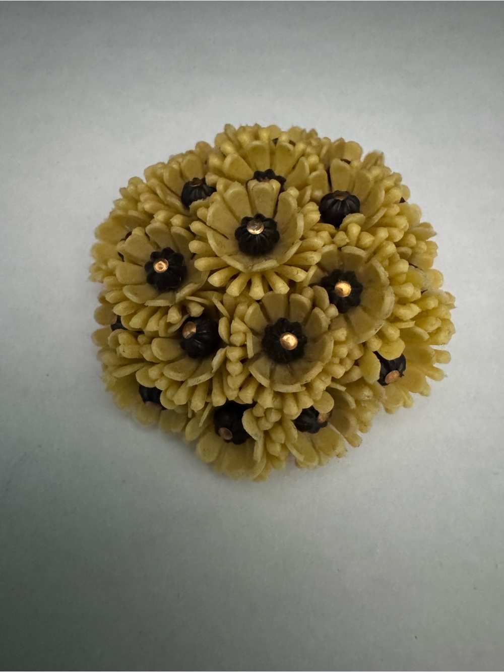 Vintage 1950s–1960s plastic flower bouquet cluster brooch Hong Kong